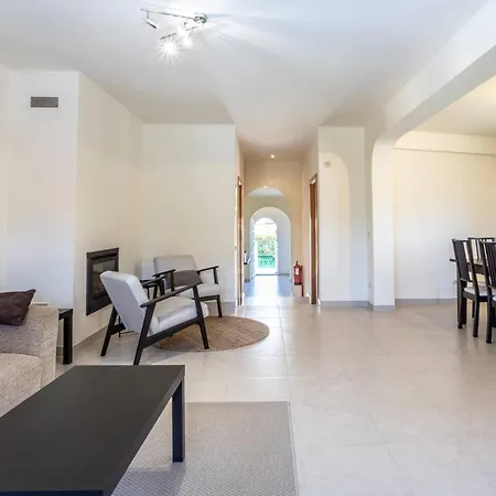 Moura By Hellovacations