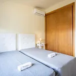 Moura By Hellovacations *
