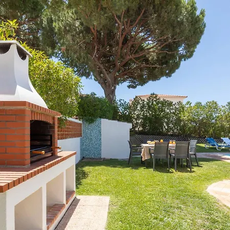 Moura By Hellovacations *